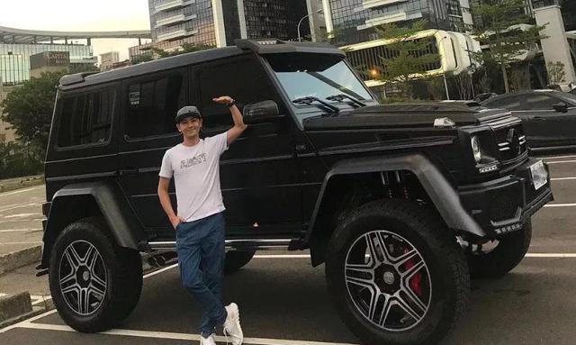 林志颖上亿豪宅有多豪？客厅摆法拉利做装饰，