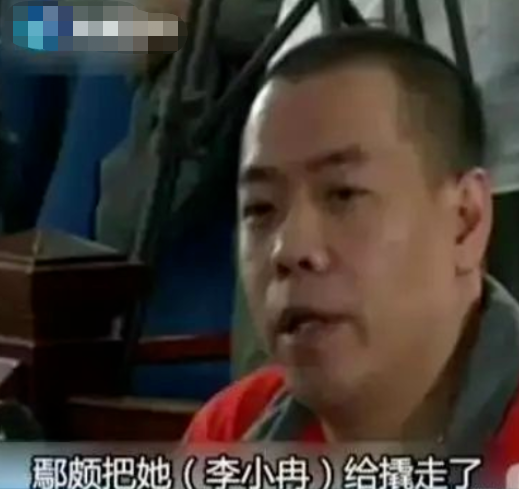 李小冉和老公现身机场！两人曾是多年好友，男方还说给她5个亿作