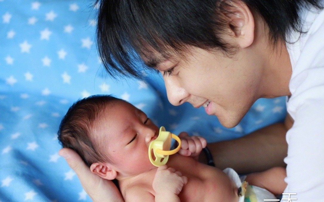 林志颖为12岁儿子庆生，Kimi身高直逼爸爸妈妈，父子同框像兄弟