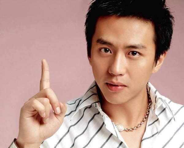 永远放不下的仇？冯小刚邓超14年再无合作，看他俩11年恩怨情仇
