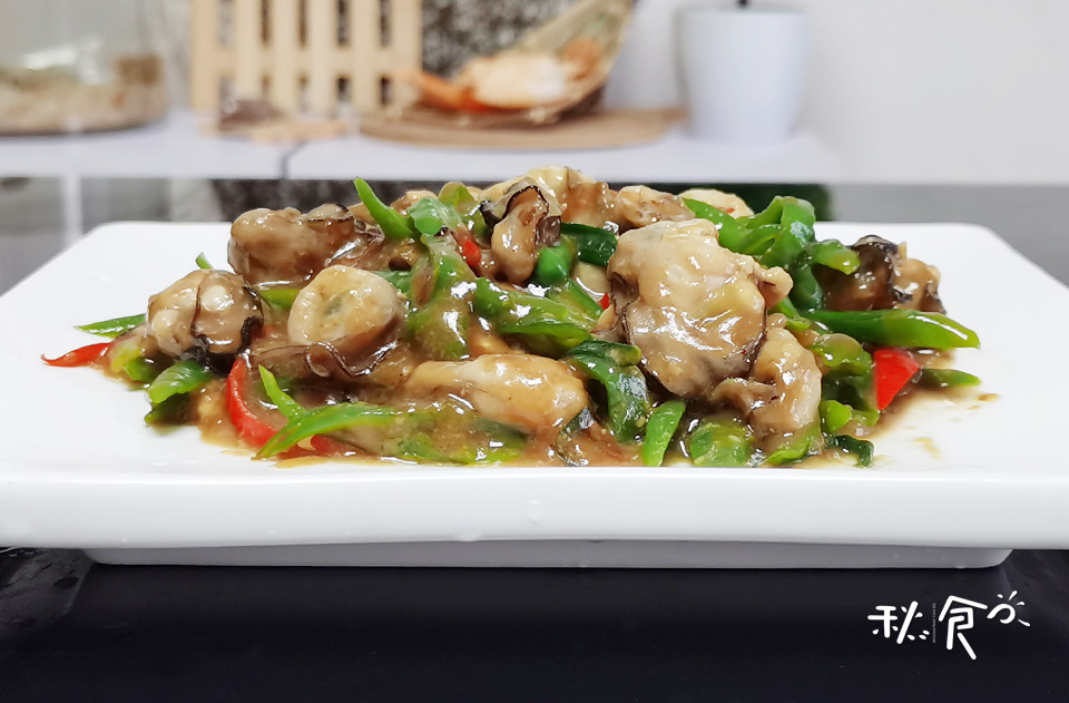 Not only can oysters be roasted and eaten, but if you change this method, they are "fresh" and fry a plate without appetite, which is really appetizing.