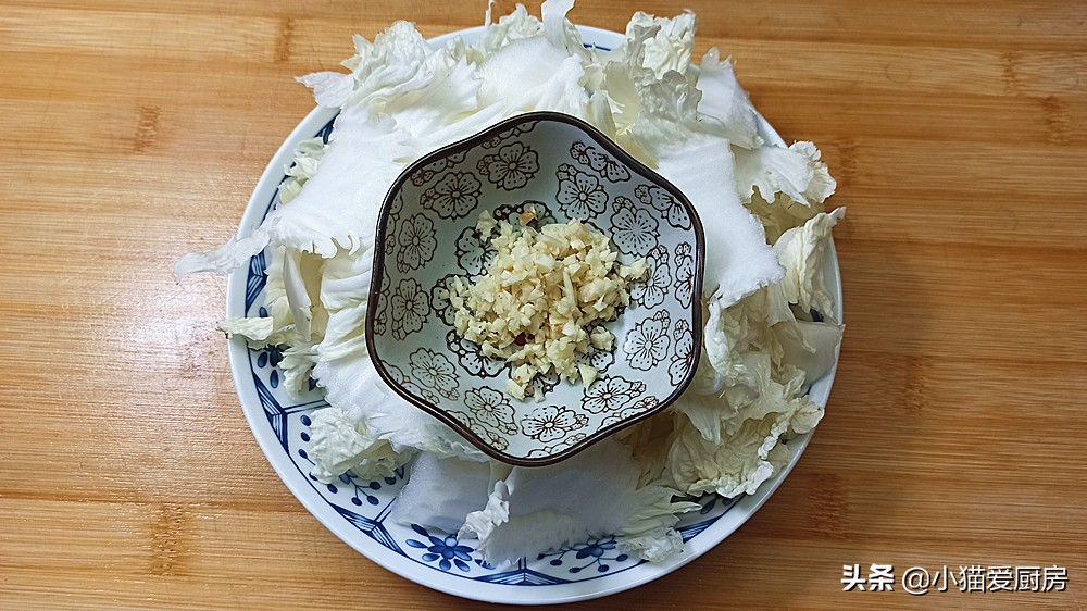 圖片[4]-大白菜別再燉著吃 不用一滴水 加2西紅柿 炒出來好吃特下飯-起舞食譜網
