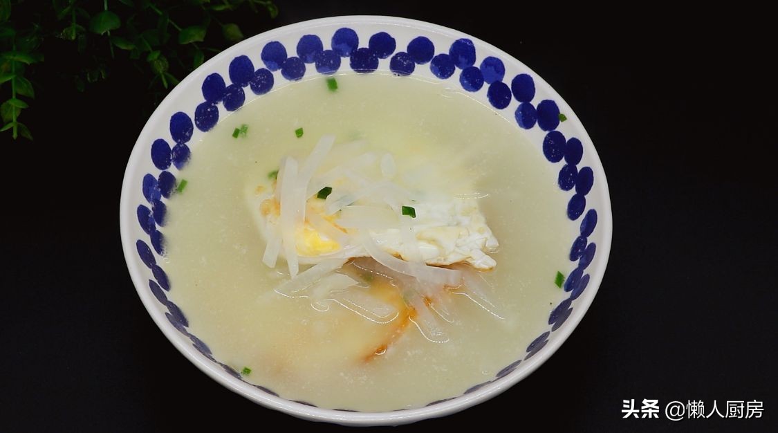 蘿蔔切成絲，打入3個荷包蛋，口味清爽不油膩，很多人沒這麼做過