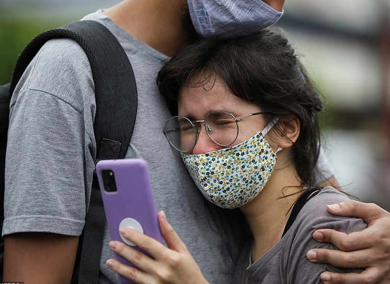 新冠患者无氧可吸，医护无能为力失声痛哭，巴西紧急使用中国疫苗