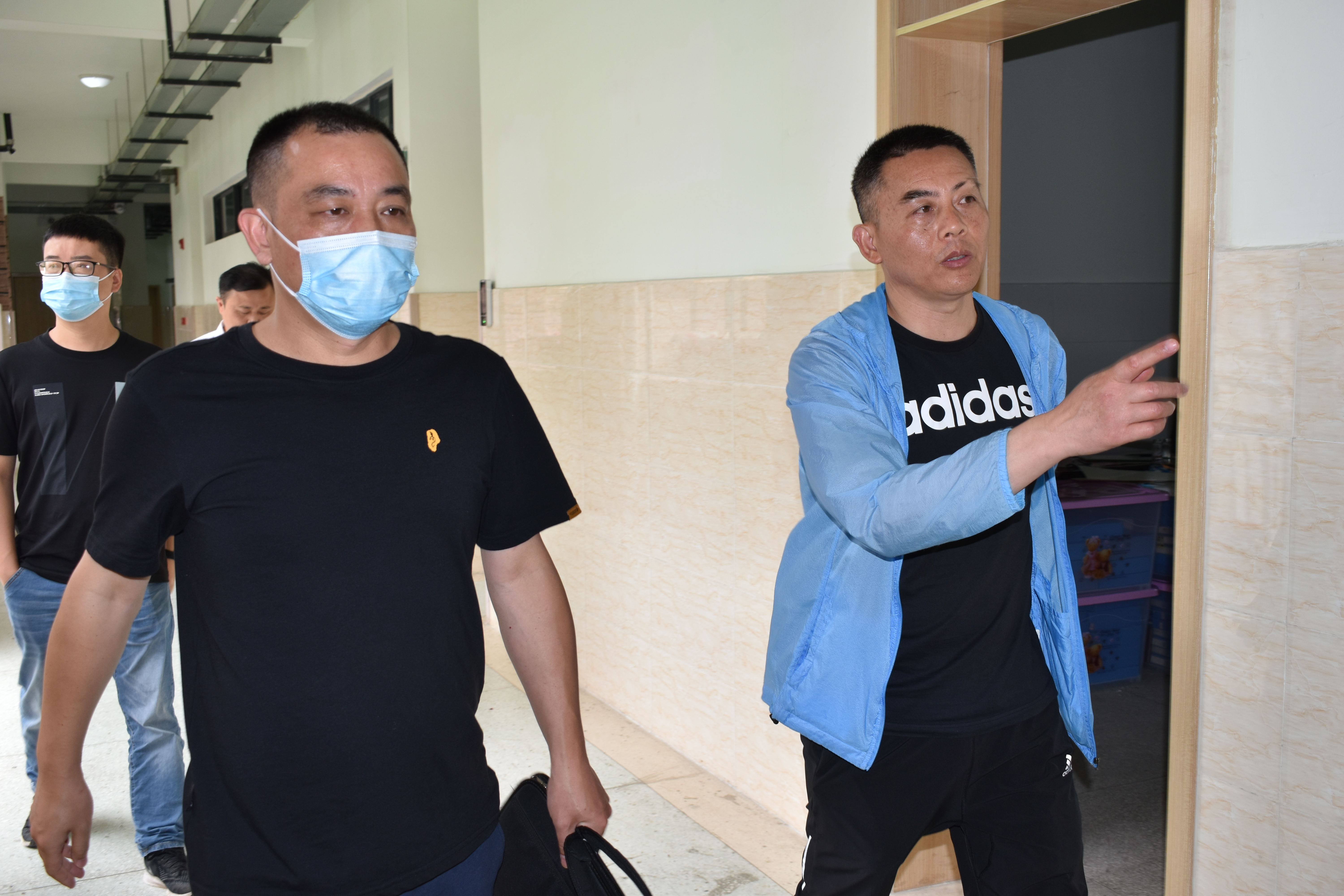 双流区水务局卢明刚科长一行视察验收实小东区节水型校园创建