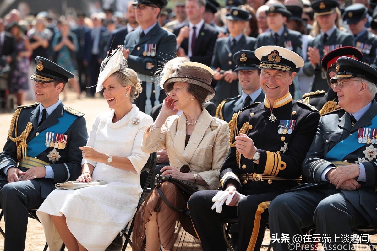 英国王室新成员上线，这暗示女王默许了查尔斯王子的“淘汰计划”