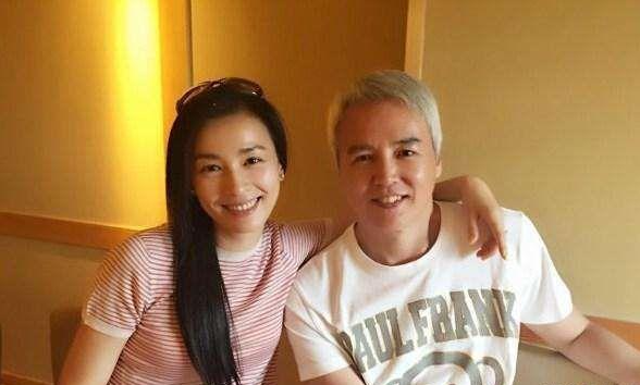 员工|林瑞阳公司员工回应单膝领粥 自称有教养应该跪，被解读过度