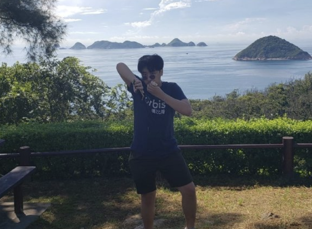 费曼骂吴镇宇丑遭贴吧拉黑，吴镇宇称干得好，被调侃“父慈子孝”