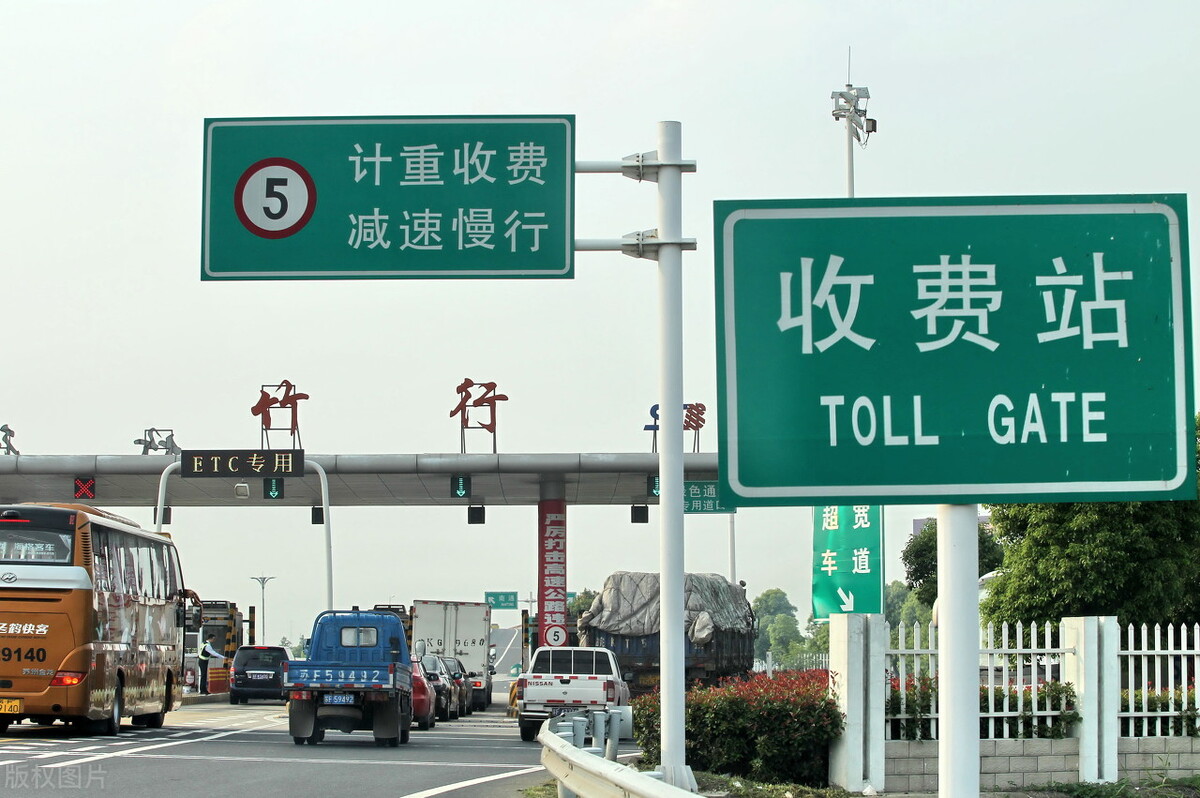 高速服務(wù)區(qū)過夜真的要收錢？做好這2件事，避免被收冤枉錢