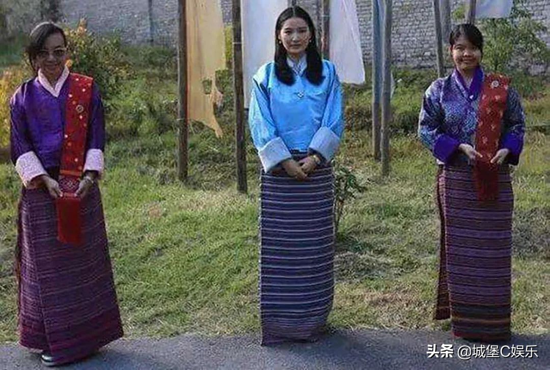 不丹王后被国王冷落，独抱两儿子很孤单，错看