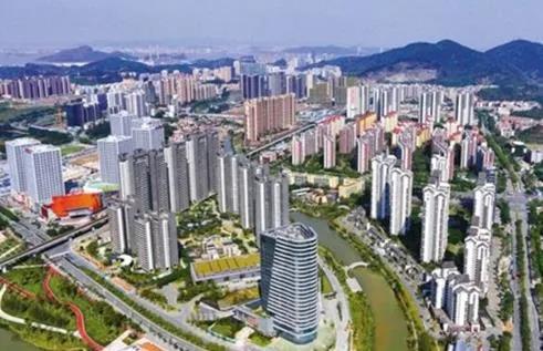 第二個香港即將誕生？ 王健林、霍英東投資百億，許家印豪擲千億