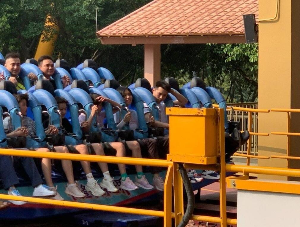 玩嗨了！全红婵欢快坐过山车，水上乐园坑队友，陈艾森真心是暖男