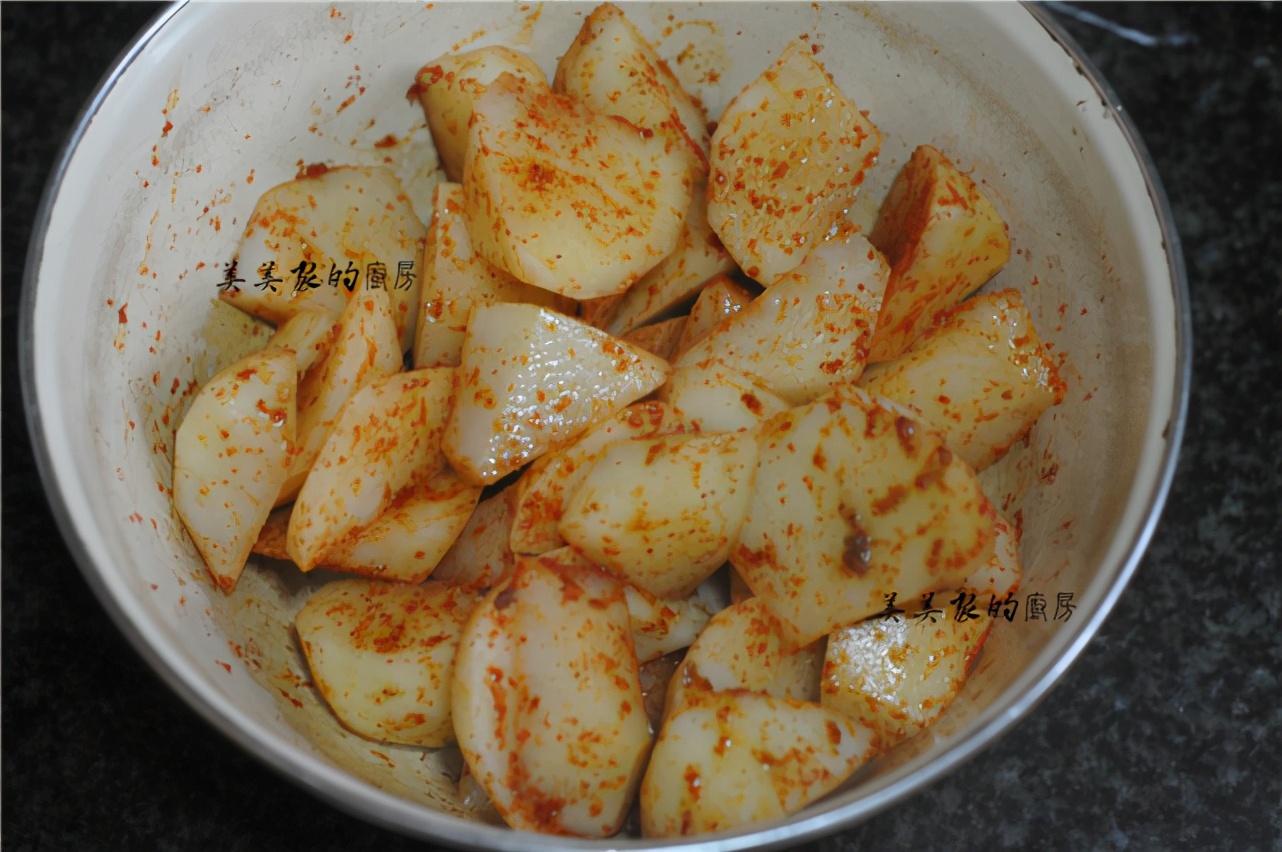 不炒不燉不油炸，土豆切成小丁，上桌就是大硬菜！ 好吃又解饞