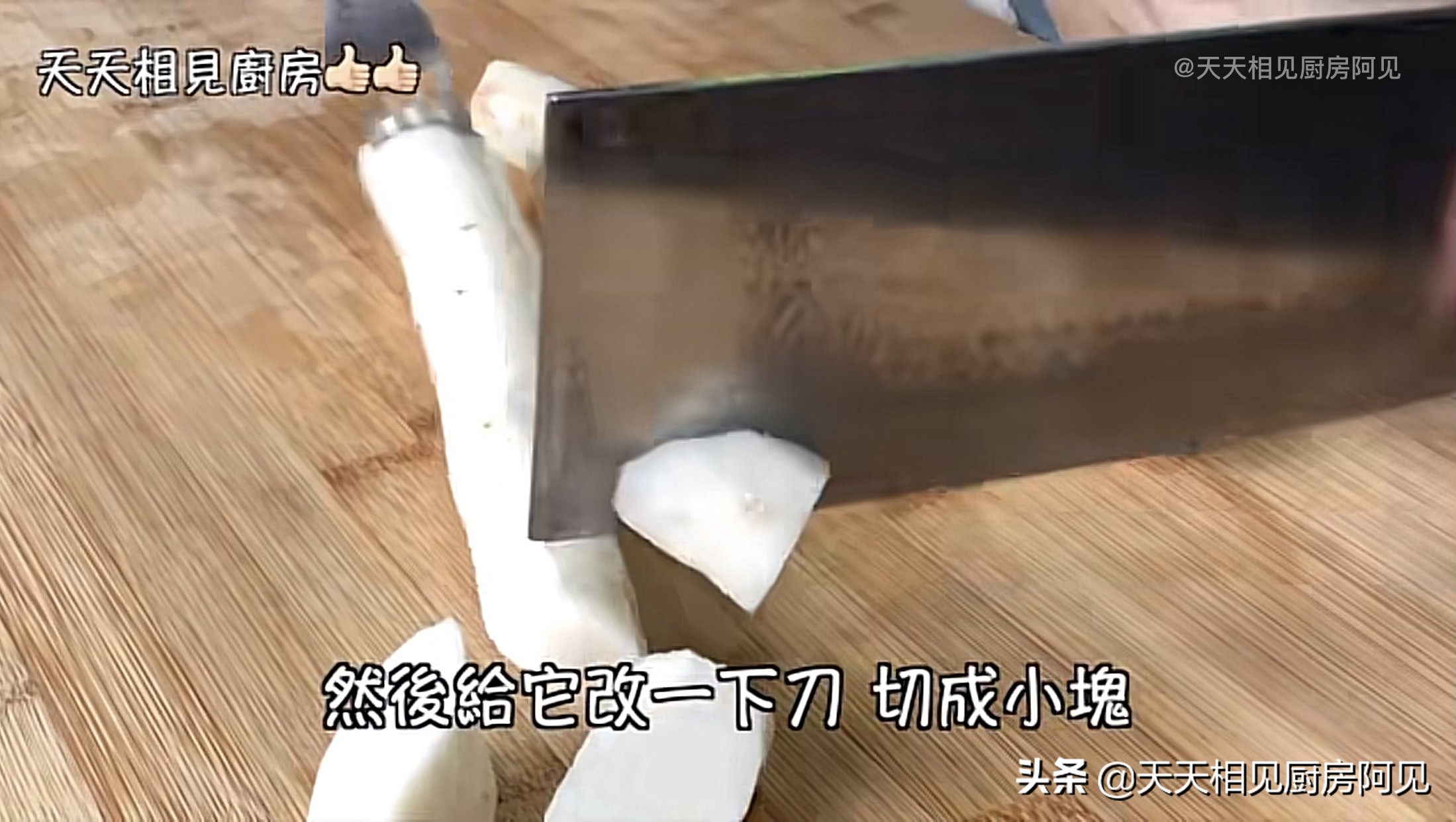 清蒸雞就是這麼簡單，做法步驟都在這，雞肉嫩滑，每次一隻不夠吃
