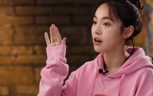 张晓龙出息了！在小区门口扇张佳宁一个耳光，