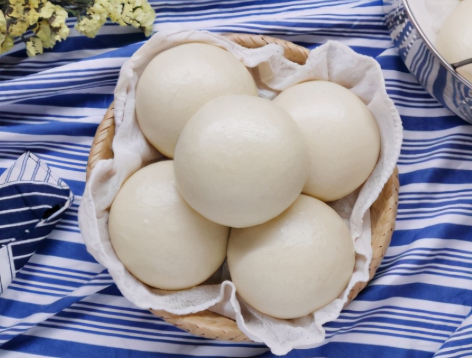 图片[1]-蒸馒头的做法步骤图 馒头放一个月也不干硬-起舞食谱网