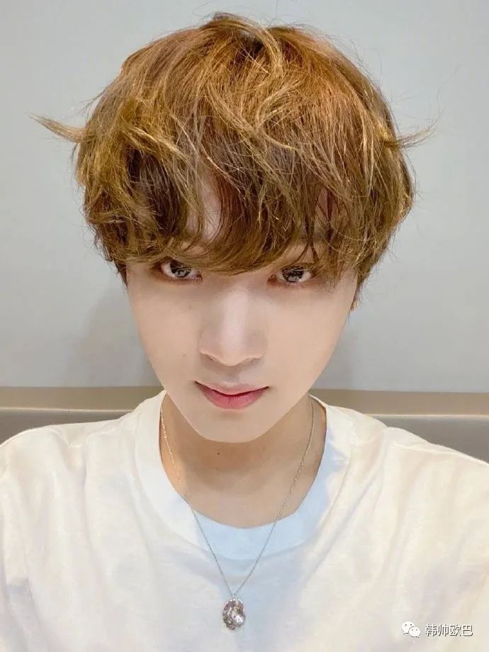 昨天很像牛角的,这位男团爱豆的发型