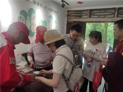 永康红十字志愿者以奉献庆祝“五一”劳动节、迎接“5 · 8”博爱周