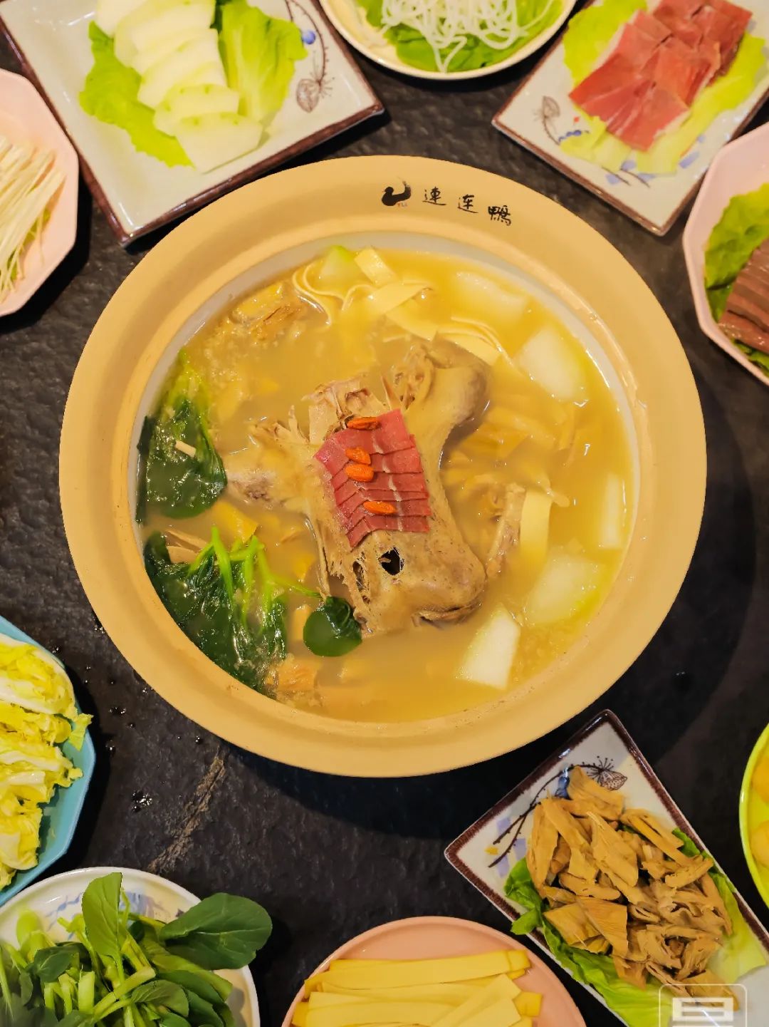 干饭人冲鸭！冬天的第一锅老鸭煲就到鸭连連