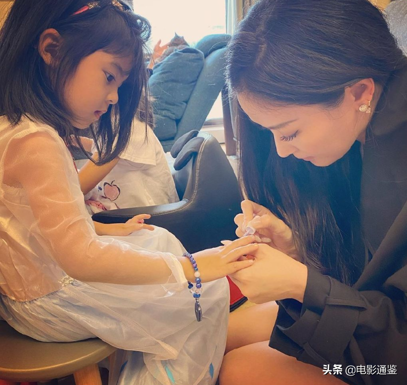 咘咘波妞又有新旅遊照！ 姐姐乖巧又養眼，3歲妹妹裝淑女啦