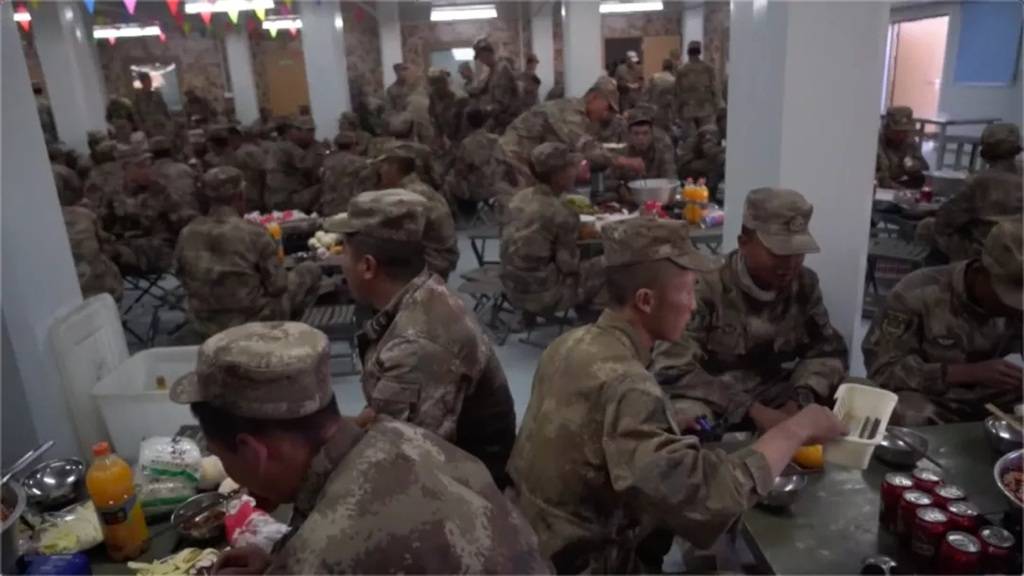 ӡ���߾�����Ӫ�ػ����ع⣬�������ž��ĶԱ����¡�