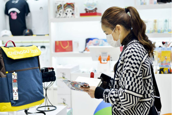 大运会特许商品首家商场特许形象店 双十一伊藤双楠店开业