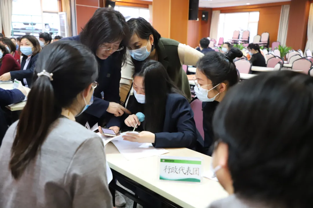 青岛市口腔医院“双代会”隆重召开