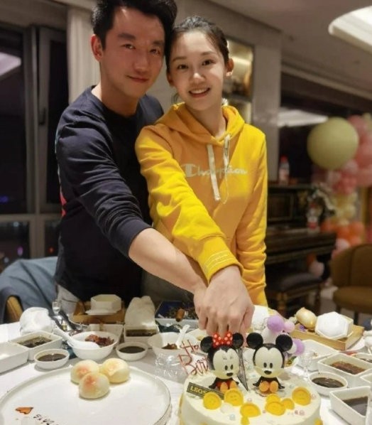 郑恺苗苗为女儿办百日宴！布置简朴不如普通家