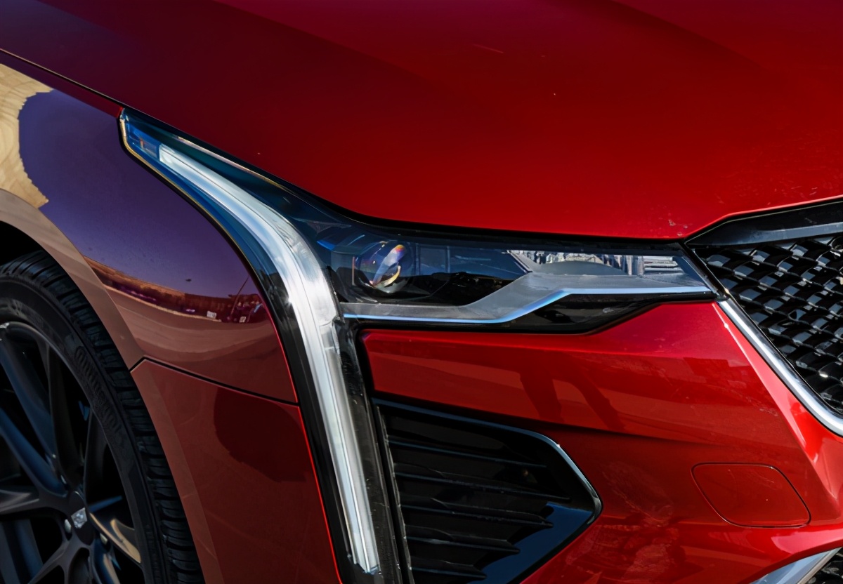 凯迪拉克CT4，6.9秒破百，加速快还省油