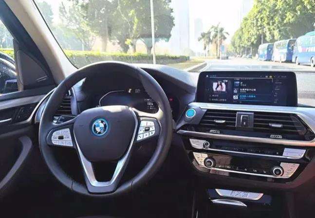 创新纯电动BMW iX3满电待发