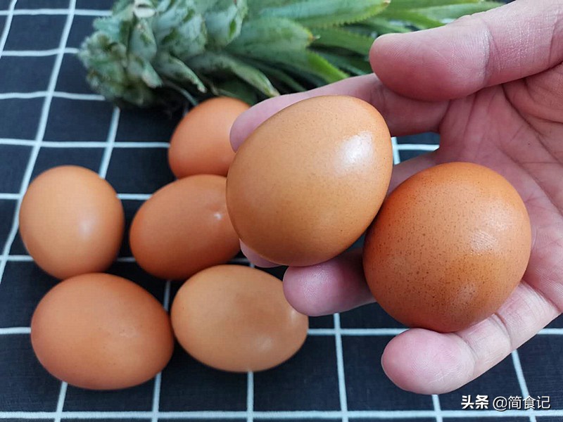 吃不完的雞蛋，不要放冰箱裡！ 養殖戶教我土方法，放1年照樣新鮮