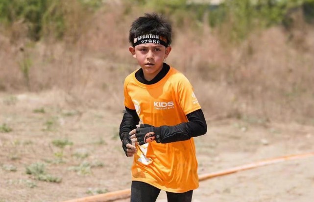 諾一跟霓娜參加障礙賽，劉燁曬照稱名次不重要卻驕傲曝女兒得第一