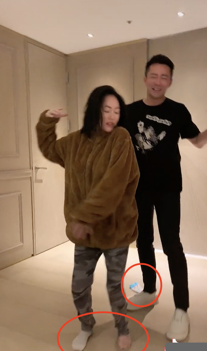 小s在姐夫身前熱舞，頭髮甩到汪小菲臉上，襪子被踩掉仍淡定繼續