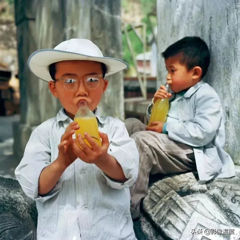 80年代30张怀旧老照片：只看到简单饱满的幸福！