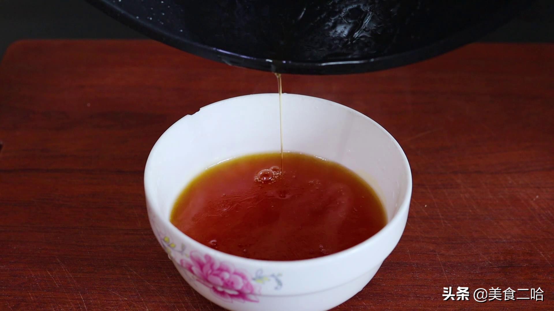 手抓餅也能做肉夾饃，滷肉爽滑軟爛，燒餅香脆掉渣，完美的味道