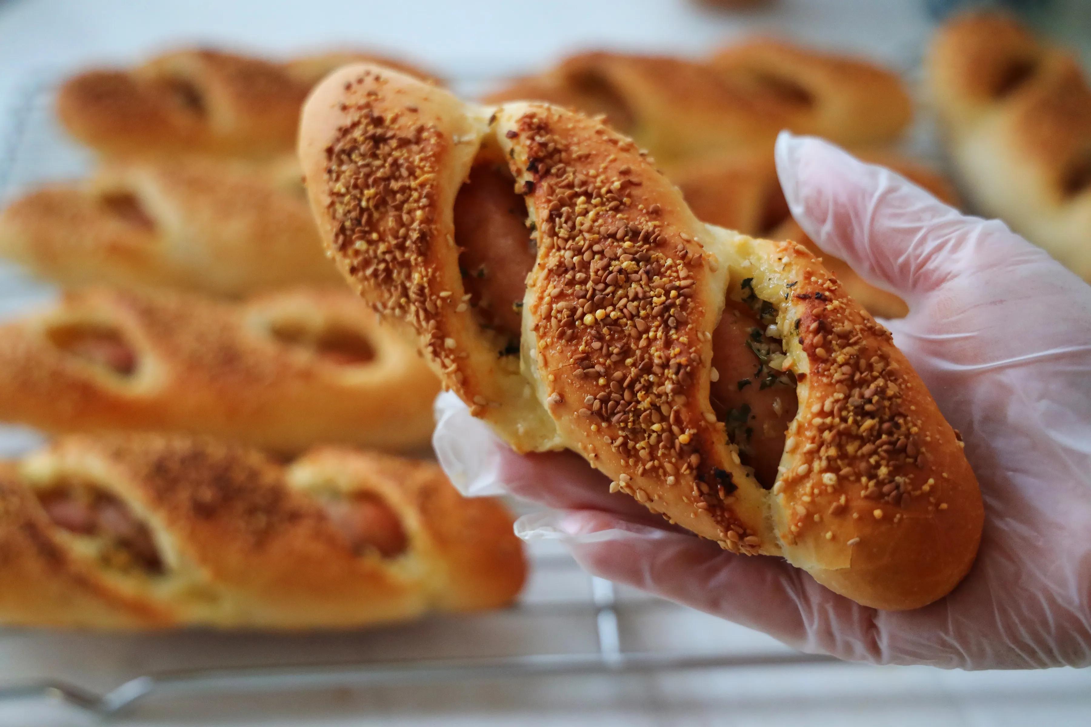 最近迷上了這個早餐麵包，不用揉出膜，簡單易做，關鍵超好吃