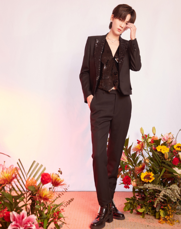 THE9微博之夜内场造型，虞书欣牛奶裙女神，腿长都是一米八吧