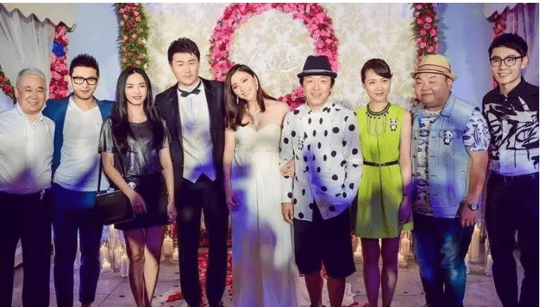 被杜淳追求，38天闪婚闪孕，被迪士尼封杀，黄小