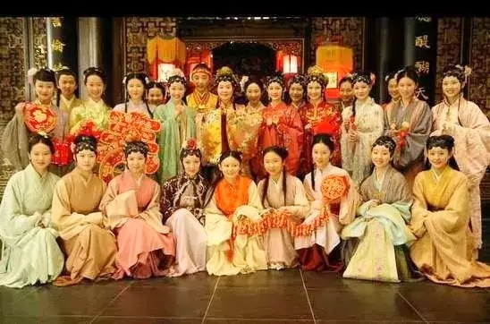 回看《新紅樓夢》眾星云集，能認(rèn)出楊冪不算什么，認(rèn)出他們算厲害