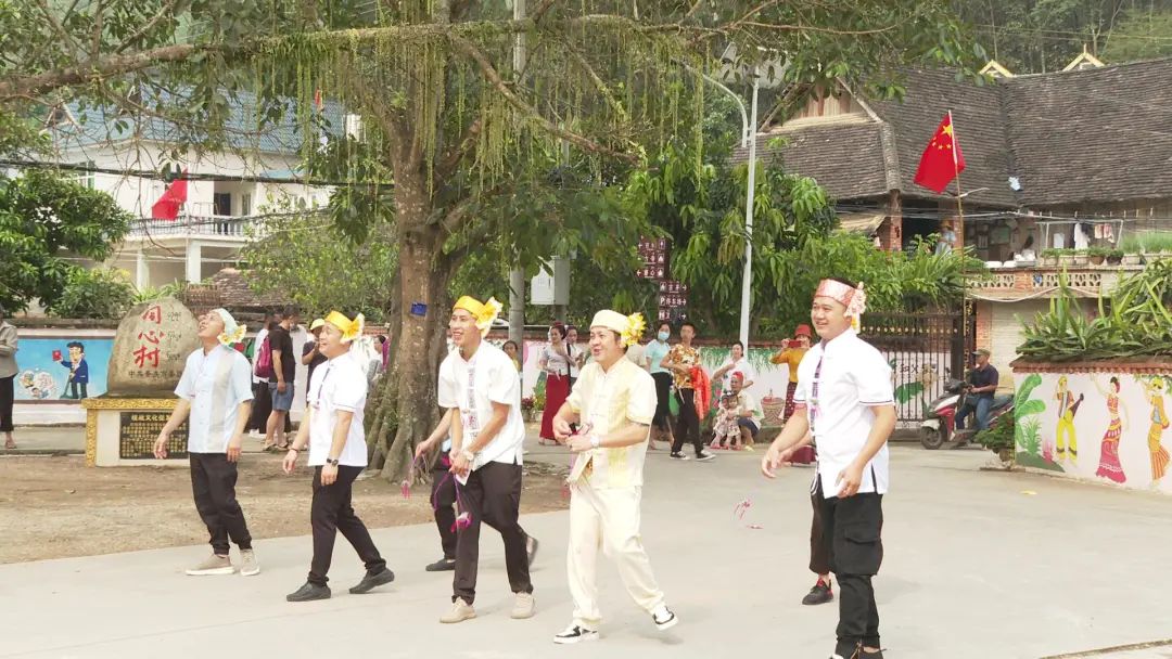如哩金湾！乐堡啤酒联手取水少女选拔大赛，云过泼水节