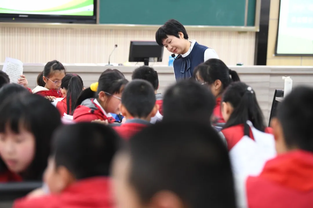 龙泉驿区航天小学校开展统编版习作单元整体教学研讨活动