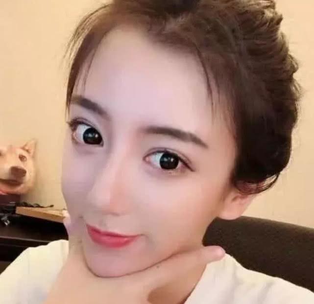 网红小团团自曝感情史：当初狠心甩了我，现在