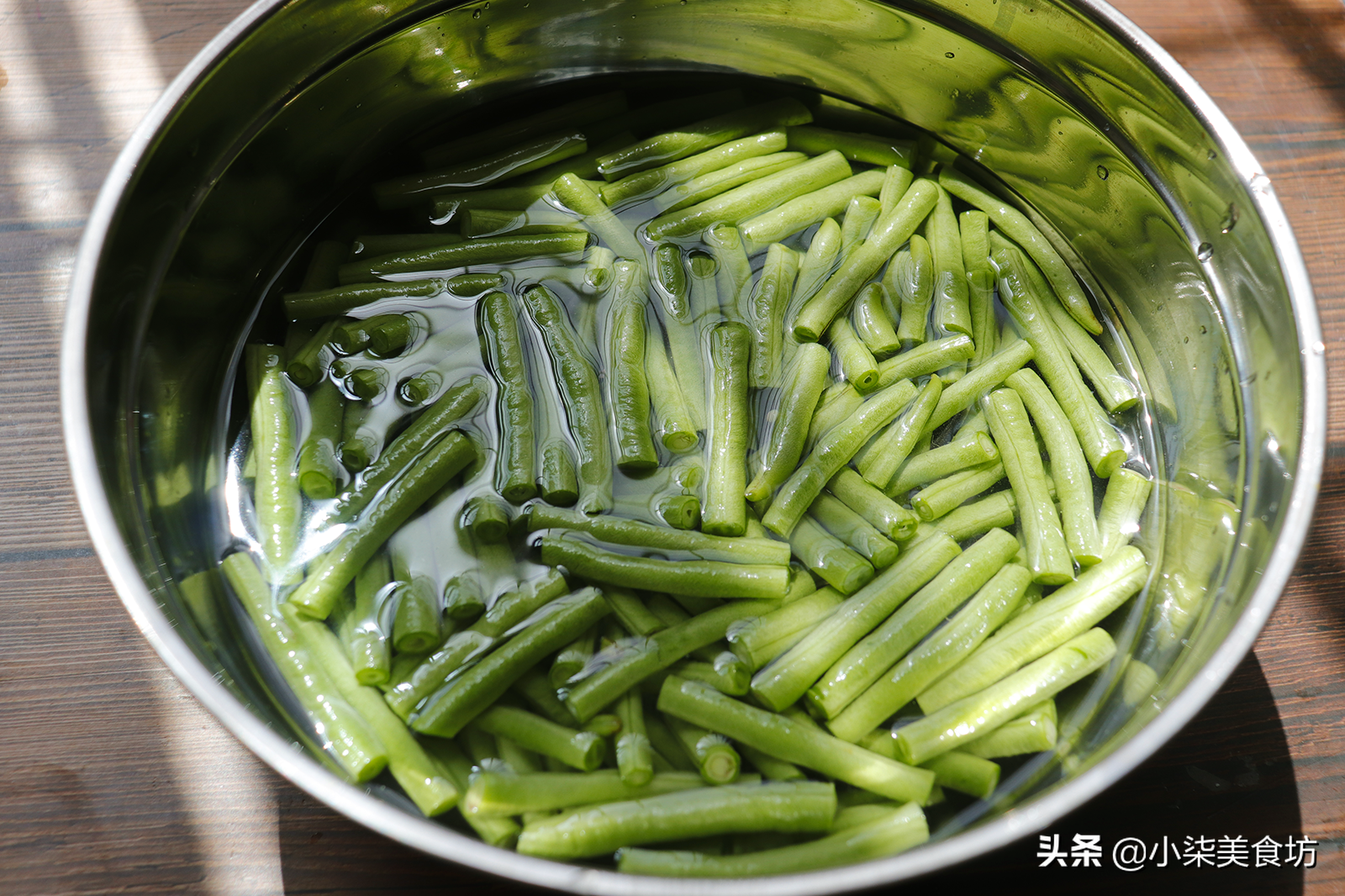 炒豆角時，切記不要直接下鍋炒，多加2步，鮮嫩入味，營養又下飯