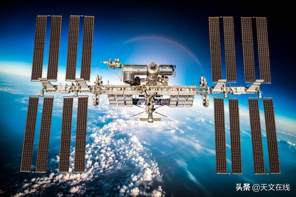 国际空间站怎样“充电”？当空间站遇上太空垃圾，怎么办？