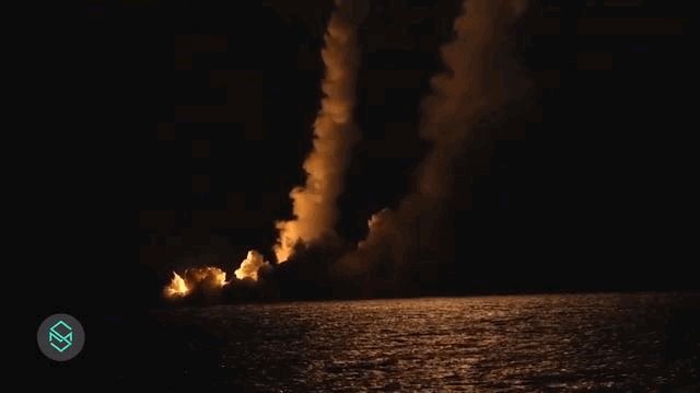 俄军核潜艇露出獠牙，一口气射4枚洲际导弹，打