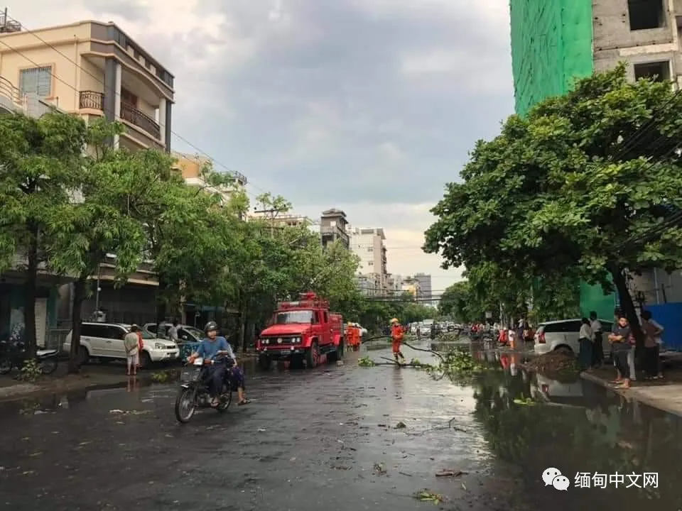 缅甸遭遇强风暴雨冰雹袭击，多个城市一片狼藉