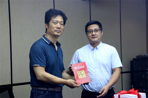《金色田野奔小康》新书发行仪式暨座谈会在洛阳市图书馆隆重举行