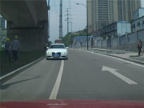 开车误入单行道咋办？交警：教你一招挽救，既