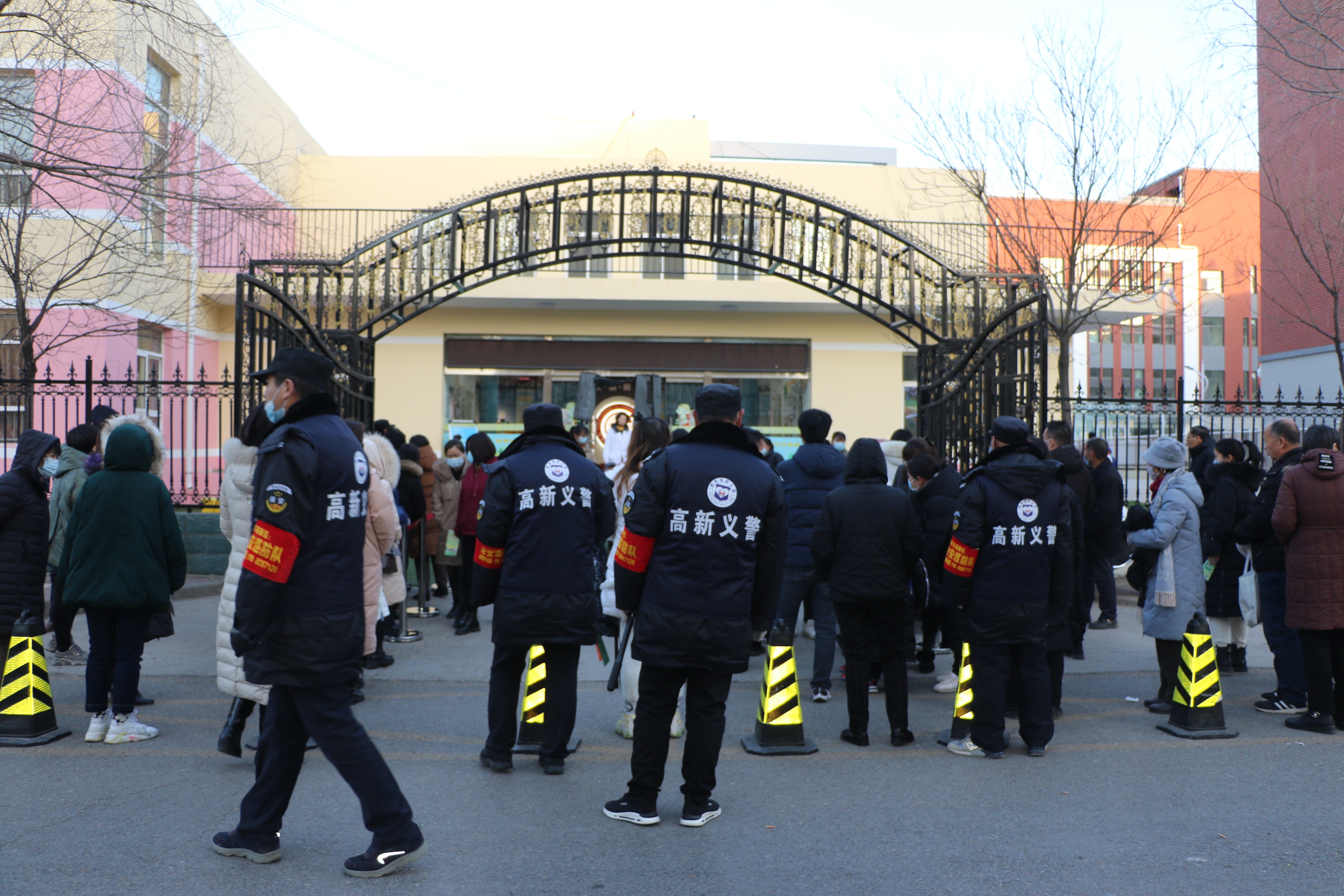 榆林公安高新分局组建15支690人的“义警”队伍，将基层群防群治的触角延伸到了社会治理最末端