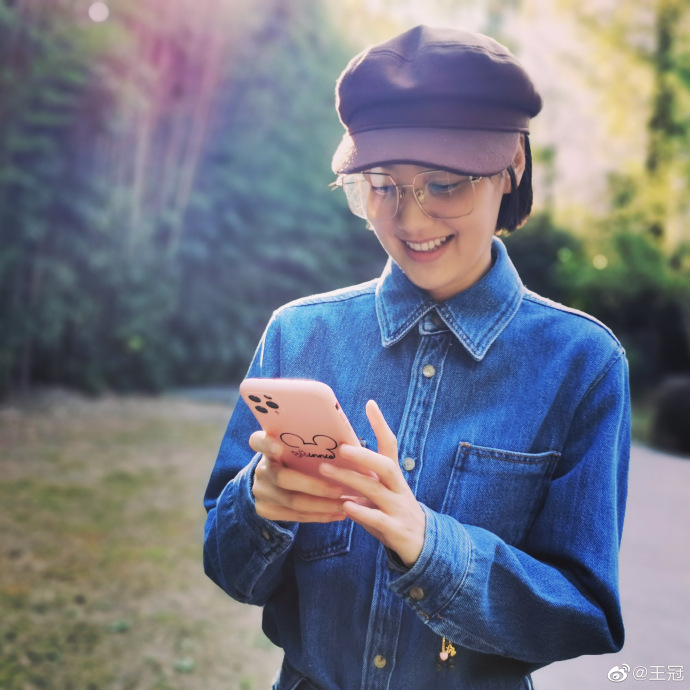 37岁央视主持王冠太恨嫁，巅峰期突然消失5年，